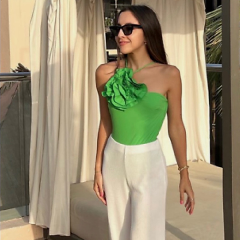 Zara Asymmetrical floral swimsuit. - Picture 6 of 12